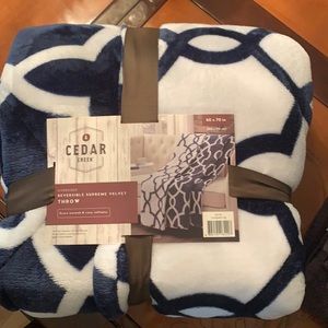 Oversized velvet throw blanket